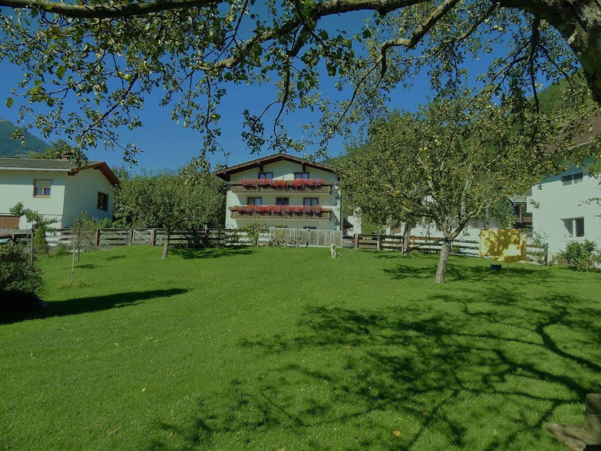 Gaestehaus Zwischenberger Obervellach Exterior foto